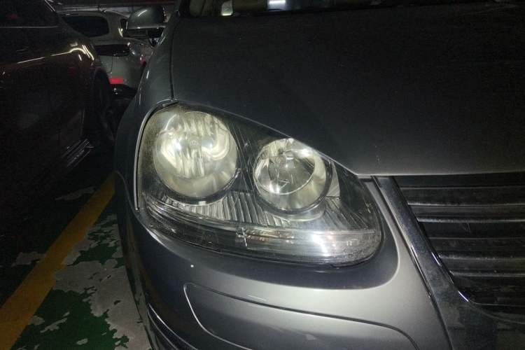 Used Volkswagen Sagitar 2011 1.6L Automatic Comfort Edition Right Front Headlight
