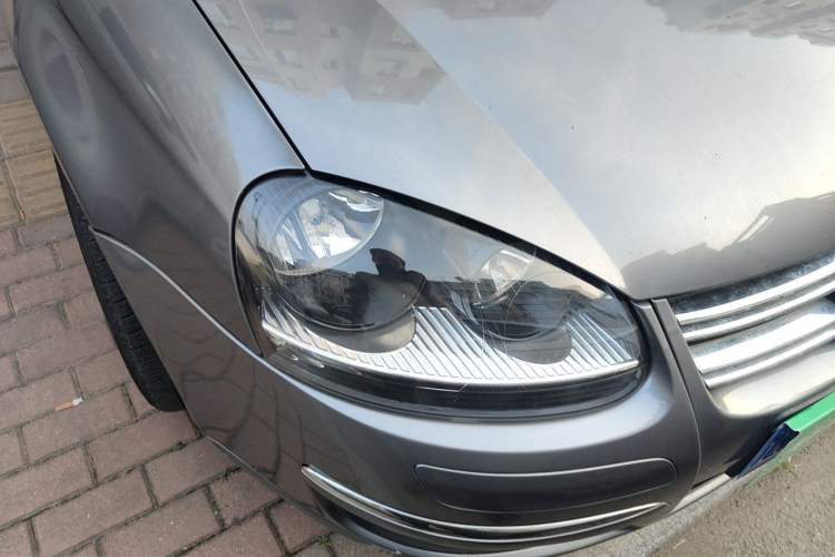 Used Volkswagen Sagitar 2011 1.4 TSI Automatic Tech Model Right Front Headlight