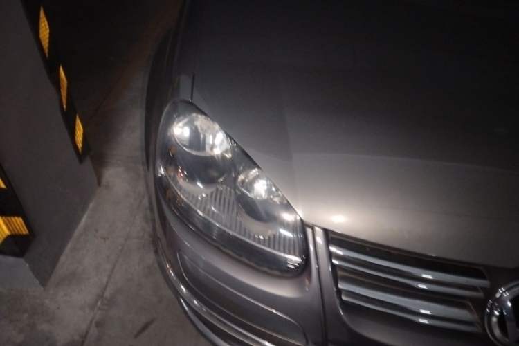 Used Volkswagen Sagitar 2011 1.4 TSI Automatic Tech Model Right Front Headlight