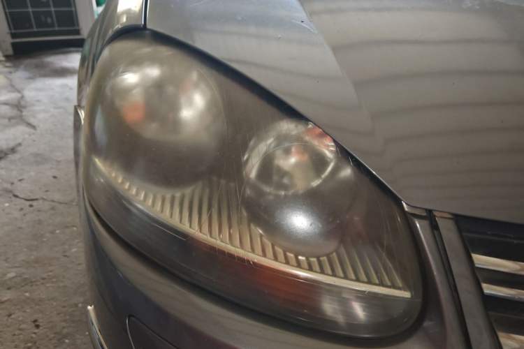 Used Volkswagen Sagitar 2011 1.4 TSI Manual Luxury Edition Right Front Headlight