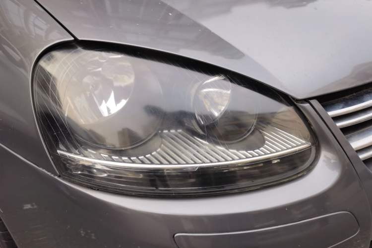 Used Volkswagen Sagitar 2011 1.4 TSI Automatic Tech Model Right Front Headlight