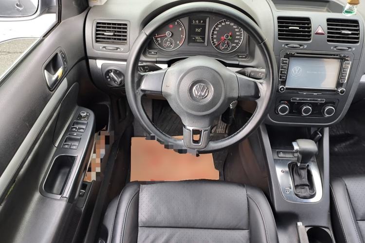 Used Volkswagen Sagitar 2011 1.6L Automatic Special Edition Steering Wheel