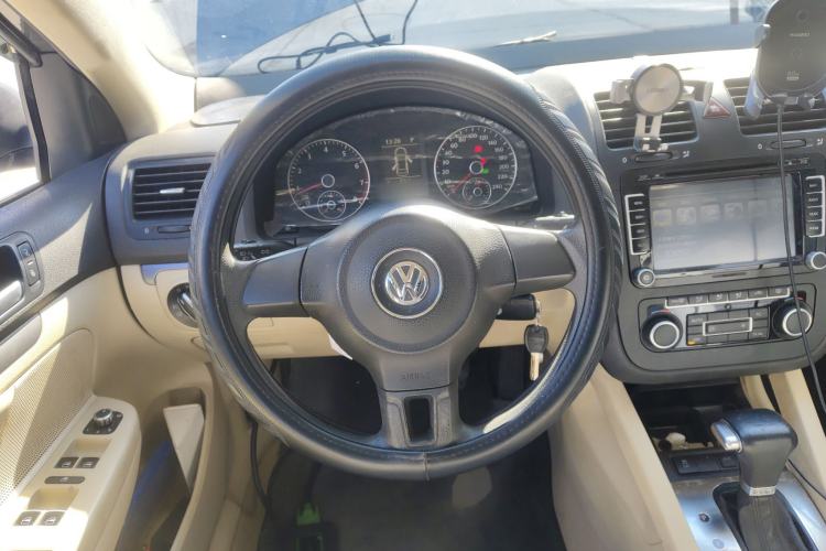Used Volkswagen Sagitar 2011 1.4 TSI Automatic Tech Model Steering Wheel