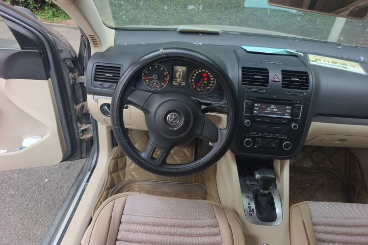 Used Volkswagen Sagitar 2011 1.4 TSI Automatic Tech Model Steering Wheel