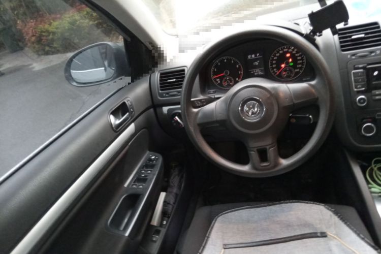 Used Volkswagen Sagitar 2011 1.6L Automatic Comfort Edition Steering Wheel