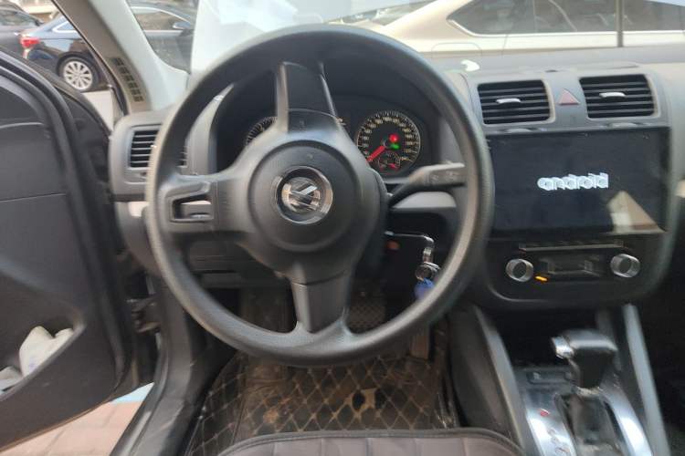 Used Volkswagen Sagitar 2011 1.4 TSI Automatic Tech Model Steering Wheel