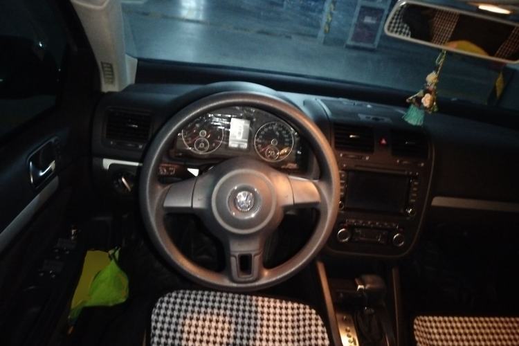 Used Volkswagen Sagitar 2011 1.4 TSI Automatic Tech Model Steering Wheel