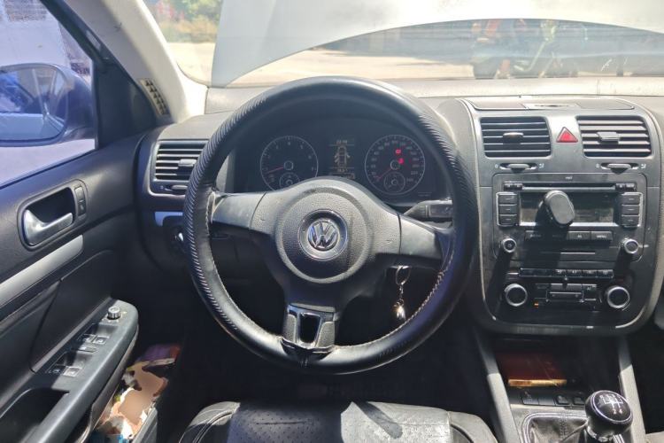 Used Volkswagen Sagitar 2011 1.4 TSI Manual Luxury Edition Steering Wheel