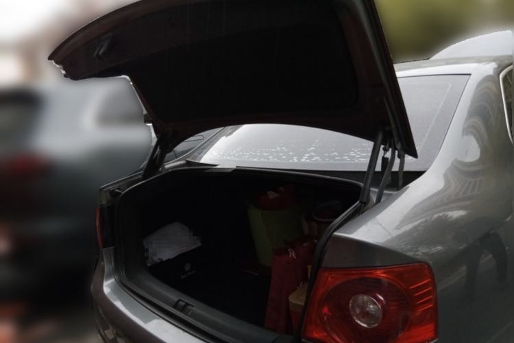 Used Volkswagen Sagitar 2011 1.6L Automatic Comfort Edition Trunk