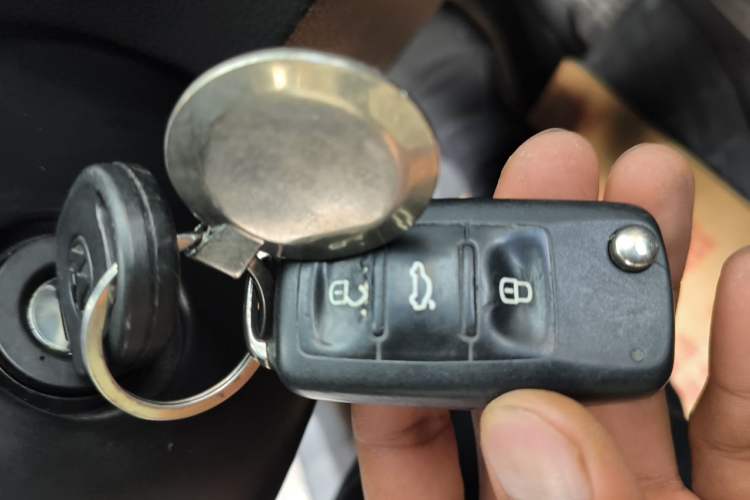 Used Volkswagen Sagitar 2011 1.6L Automatic Special Edition Vehicle Key