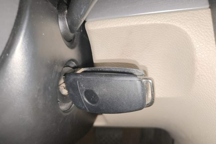 Used Volkswagen Sagitar 2011 1.6L Automatic Comfort Edition Vehicle Key