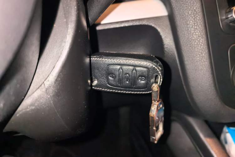 Used Volkswagen Sagitar 2011 1.4 TSI Automatic Luxury Edition Vehicle Key
