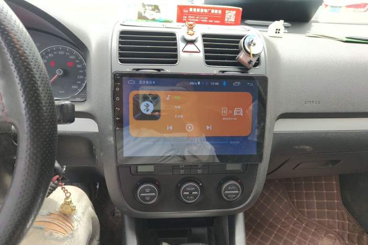 Used Volkswagen Sagitar 2011 1.8TSI Automatic Champion Edition Audio And AC Panel
