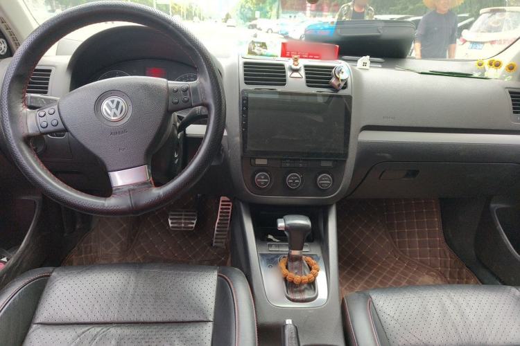 Used Volkswagen Sagitar 2011 1.8TSI Automatic Champion Edition Center Console