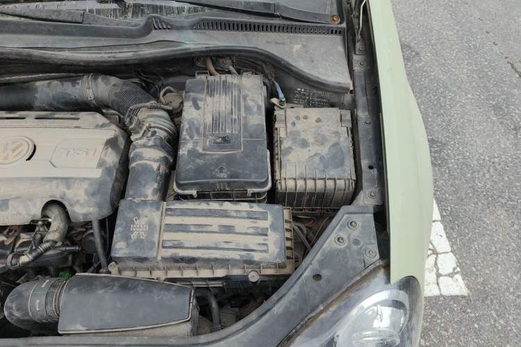 Used Volkswagen Sagitar 2011 1.8TSI Automatic Champion Edition Engine Bay Left