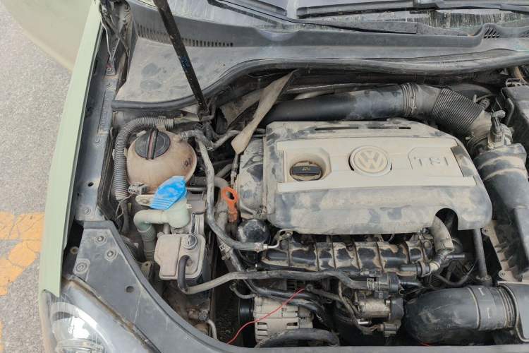 Used Volkswagen Sagitar 2011 1.8TSI Automatic Champion Edition Engine Bay Right