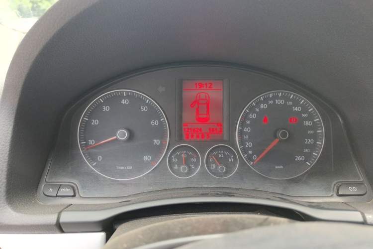 Used Volkswagen Sagitar 2011 1.8TSI Automatic Champion Edition Instrument Cluster