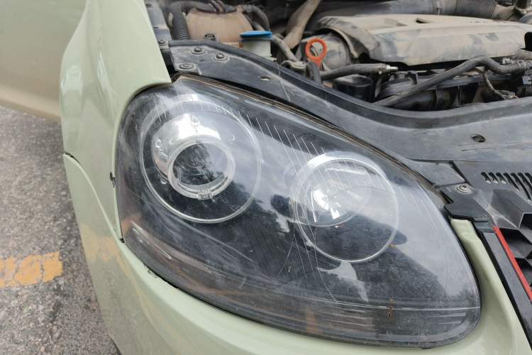 Used Volkswagen Sagitar 2011 1.8TSI Automatic Champion Edition Right Front Headlight