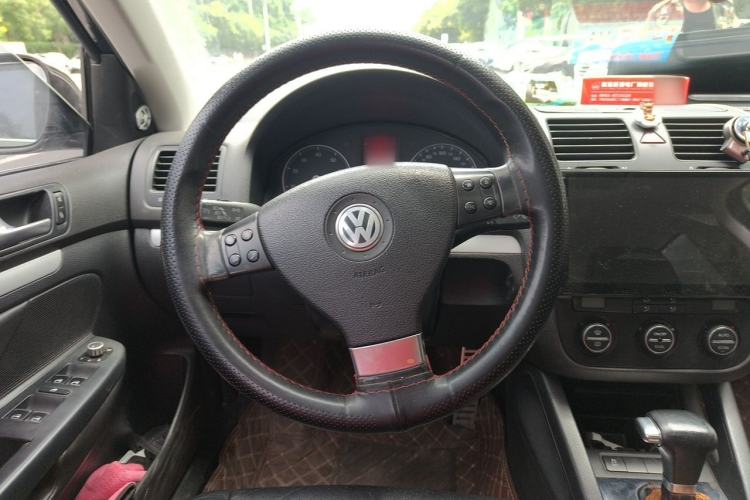 Used Volkswagen Sagitar 2011 1.8TSI Automatic Champion Edition Steering Wheel