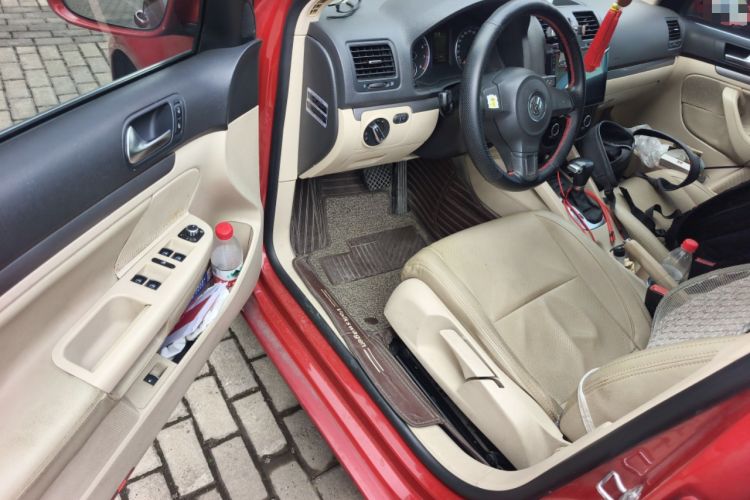 Used Volkswagen Sagitar 2011 1.6L Automatic Comfort Edition Driver Seat