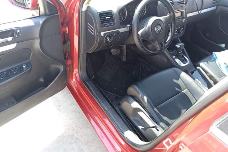 Used Volkswagen Sagitar 2011 1.6L Automatic Comfort Edition Driver Seat