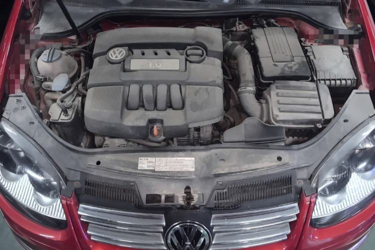 Used Volkswagen Sagitar 2011 1.6L Automatic Comfort Edition Engine Bay