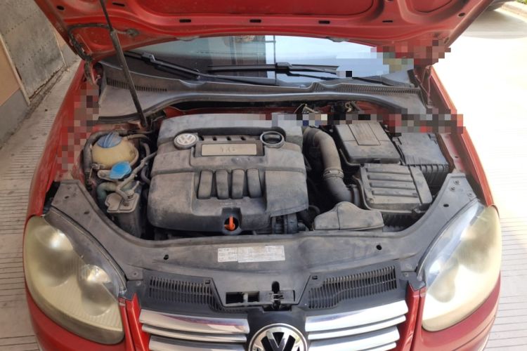 Used Volkswagen Sagitar 2011 1.6L Automatic Fashion Edition Engine Bay