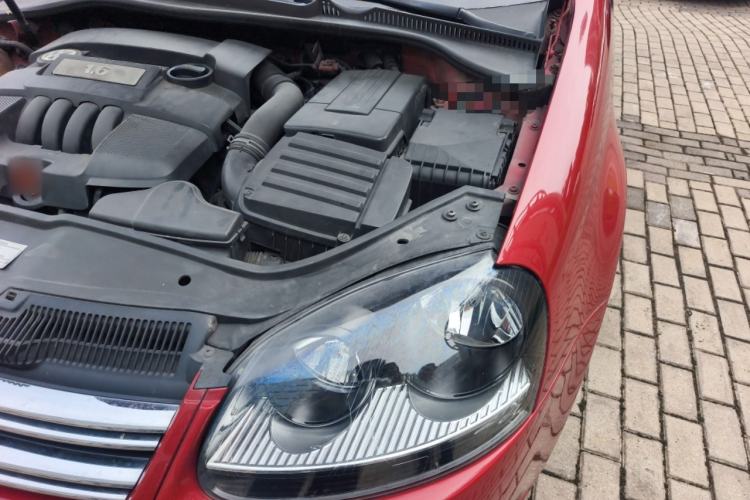 Used Volkswagen Sagitar 2011 1.6L Automatic Comfort Edition Engine Bay Left