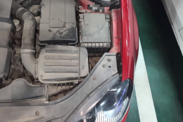 Used Volkswagen Sagitar 2011 1.6L Automatic Comfort Edition Engine Bay Left
