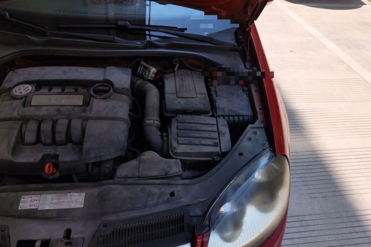 Used Volkswagen Sagitar 2011 1.6L Automatic Fashion Edition Engine Bay Left