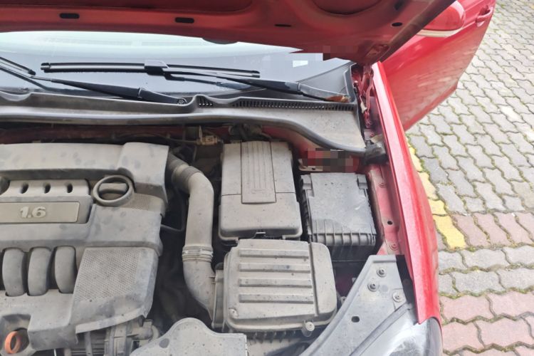 Used Volkswagen Sagitar 2011 1.6L Automatic Comfort Edition Engine Bay Left