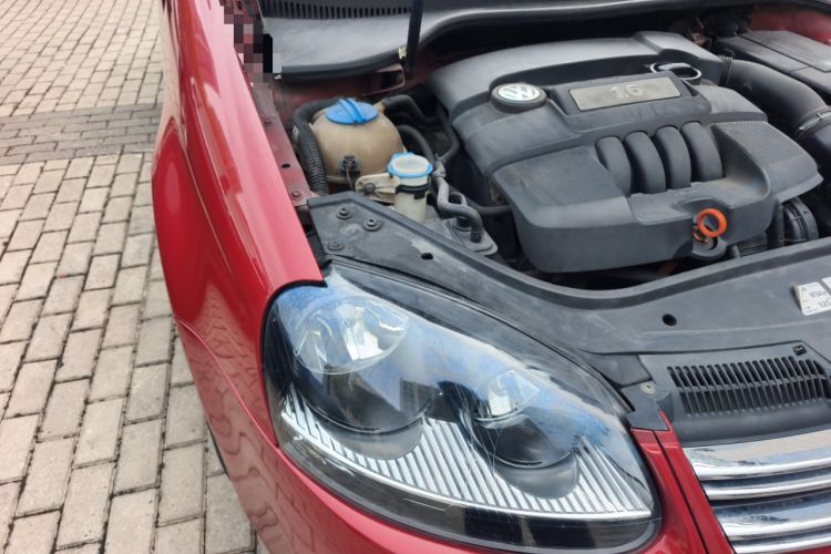 Used Volkswagen Sagitar 2011 1.6L Automatic Comfort Edition Engine Bay Right