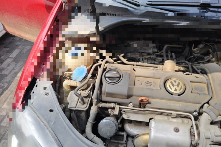 Used Volkswagen Sagitar 2011 1.4 TSI Automatic Luxury Edition Engine Bay Right