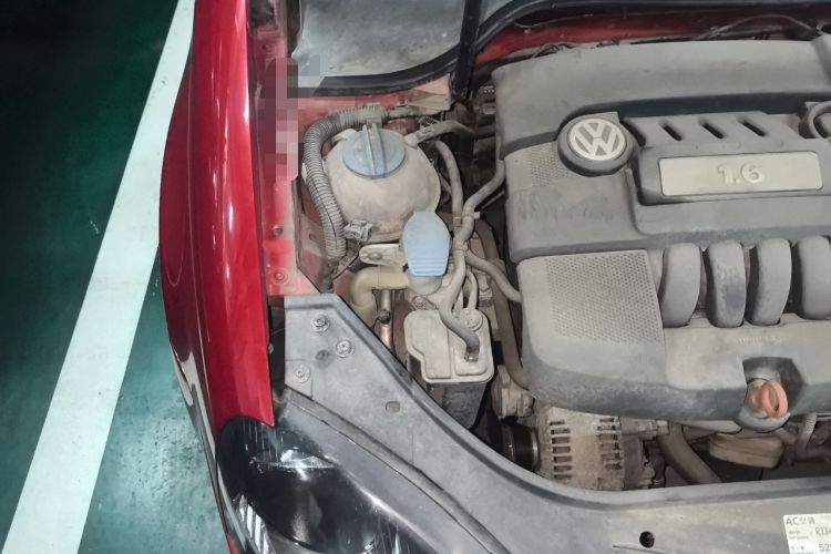 Used Volkswagen Sagitar 2011 1.6L Automatic Comfort Edition Engine Bay Right