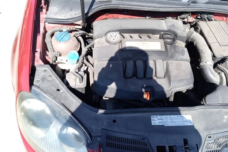 Used Volkswagen Sagitar 2011 1.6L Automatic Comfort Edition Engine Bay Right