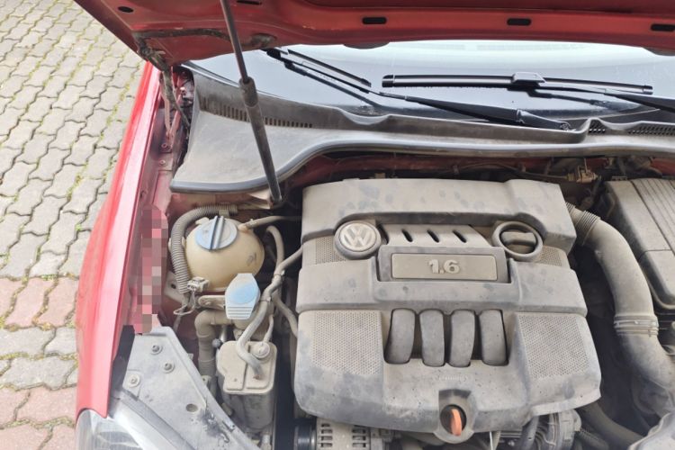 Used Volkswagen Sagitar 2011 1.6L Automatic Comfort Edition Engine Bay Right