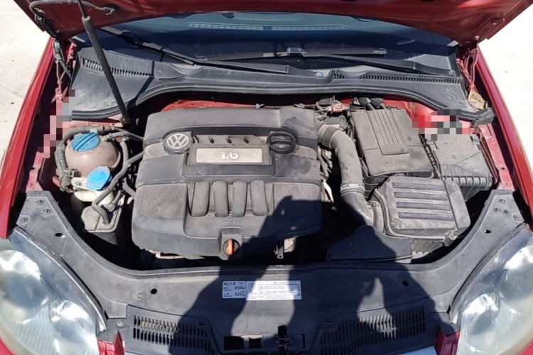 Used Volkswagen Sagitar 2011 1.6L Automatic Comfort Edition Engine Bay