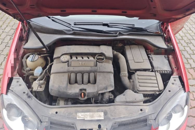 Used Volkswagen Sagitar 2011 1.6L Automatic Comfort Edition Engine Bay