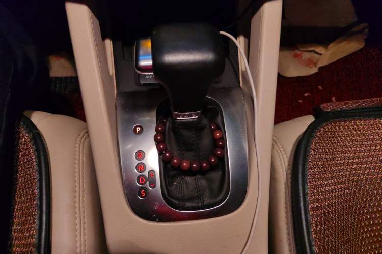 Used Volkswagen Sagitar 2011 1.4 TSI Automatic Luxury Edition Gear Lever