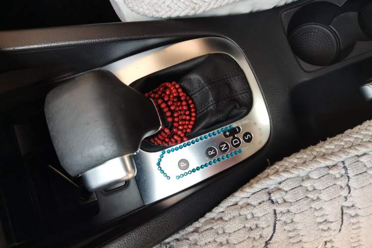 Used Volkswagen Sagitar 2011 1.6L Automatic Fashion Edition Gear Lever
