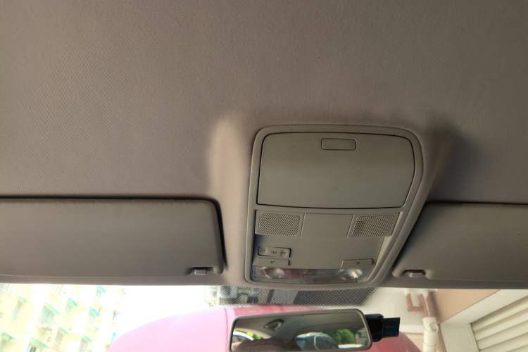 Used Volkswagen Sagitar 2011 1.6L Automatic Fashion Edition Headliner