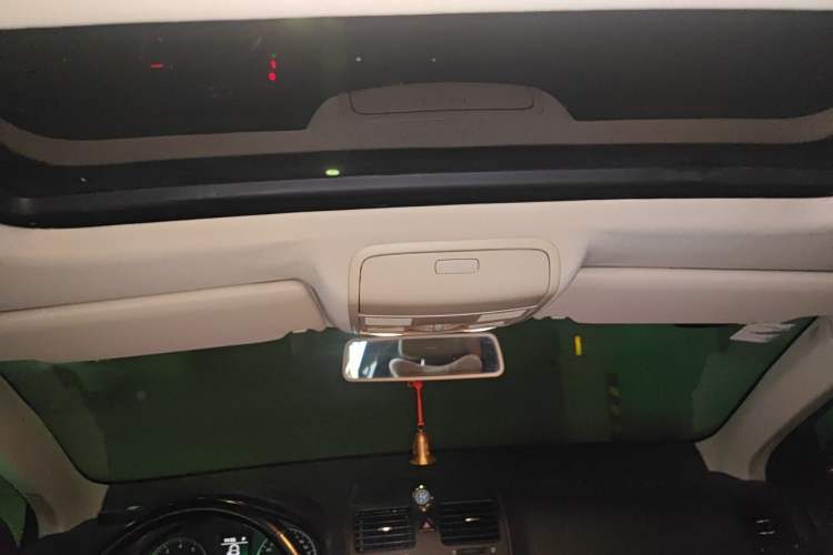 Used Volkswagen Sagitar 2011 1.4 TSI Automatic Luxury Edition Headliner