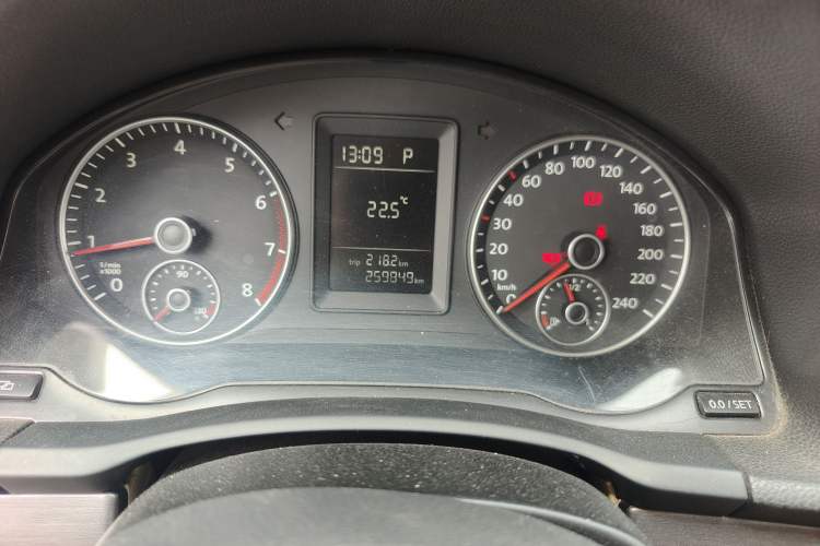 Used Volkswagen Sagitar 2011 1.6L Automatic Comfort Edition Instrument Cluster
