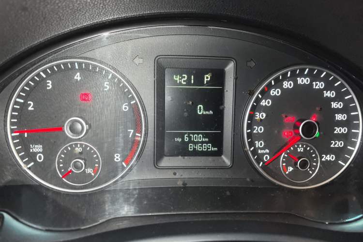 Used Volkswagen Sagitar 2011 1.6L Automatic Comfort Edition Instrument Cluster
