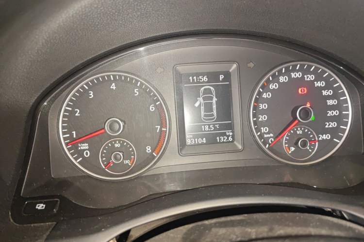 Used Volkswagen Sagitar 2011 1.4 TSI Automatic Luxury Edition Instrument Cluster