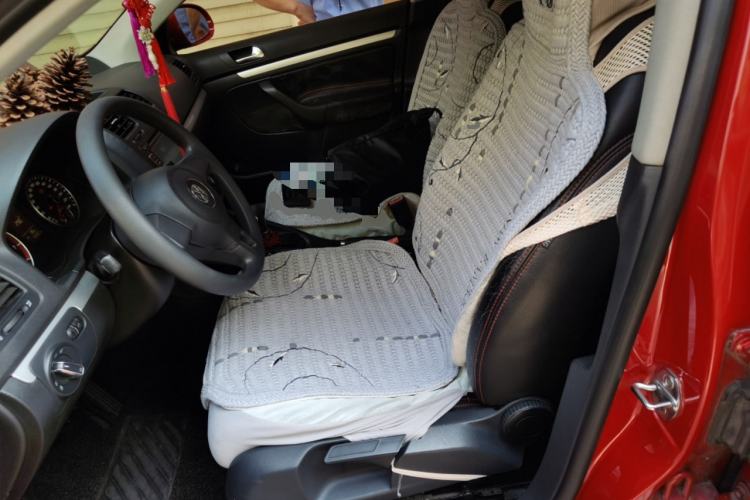Used Volkswagen Sagitar 2011 1.6L Automatic Fashion Edition Left Front Seat