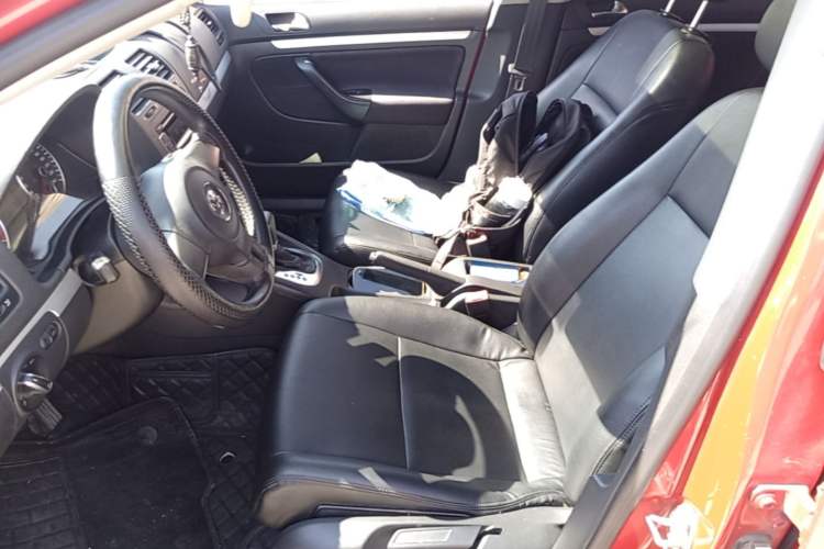 Used Volkswagen Sagitar 2011 1.6L Automatic Comfort Edition Left Front Seat