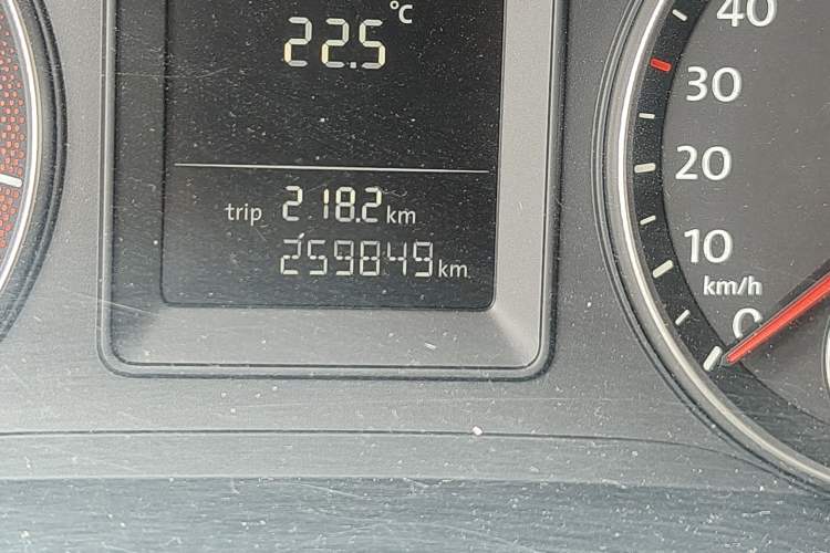 Used Volkswagen Sagitar 2011 1.6L Automatic Comfort Edition Odometer Close Up