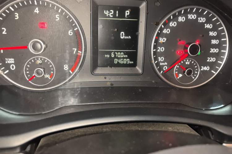 Used Volkswagen Sagitar 2011 1.6L Automatic Comfort Edition Odometer Close Up