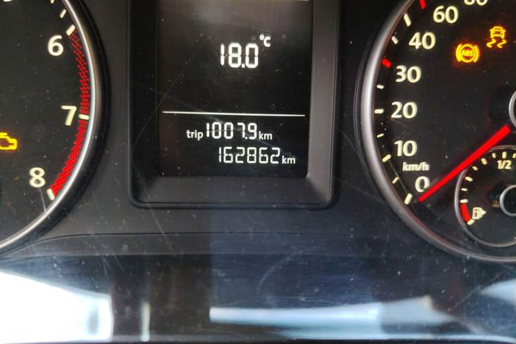 Used Volkswagen Sagitar 2011 1.6L Automatic Comfort Edition Odometer Close Up